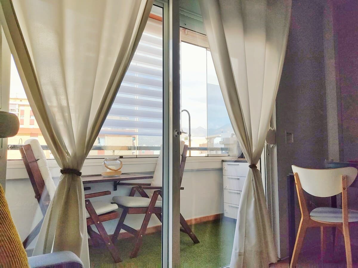 Mesa para desayunar en la terraza